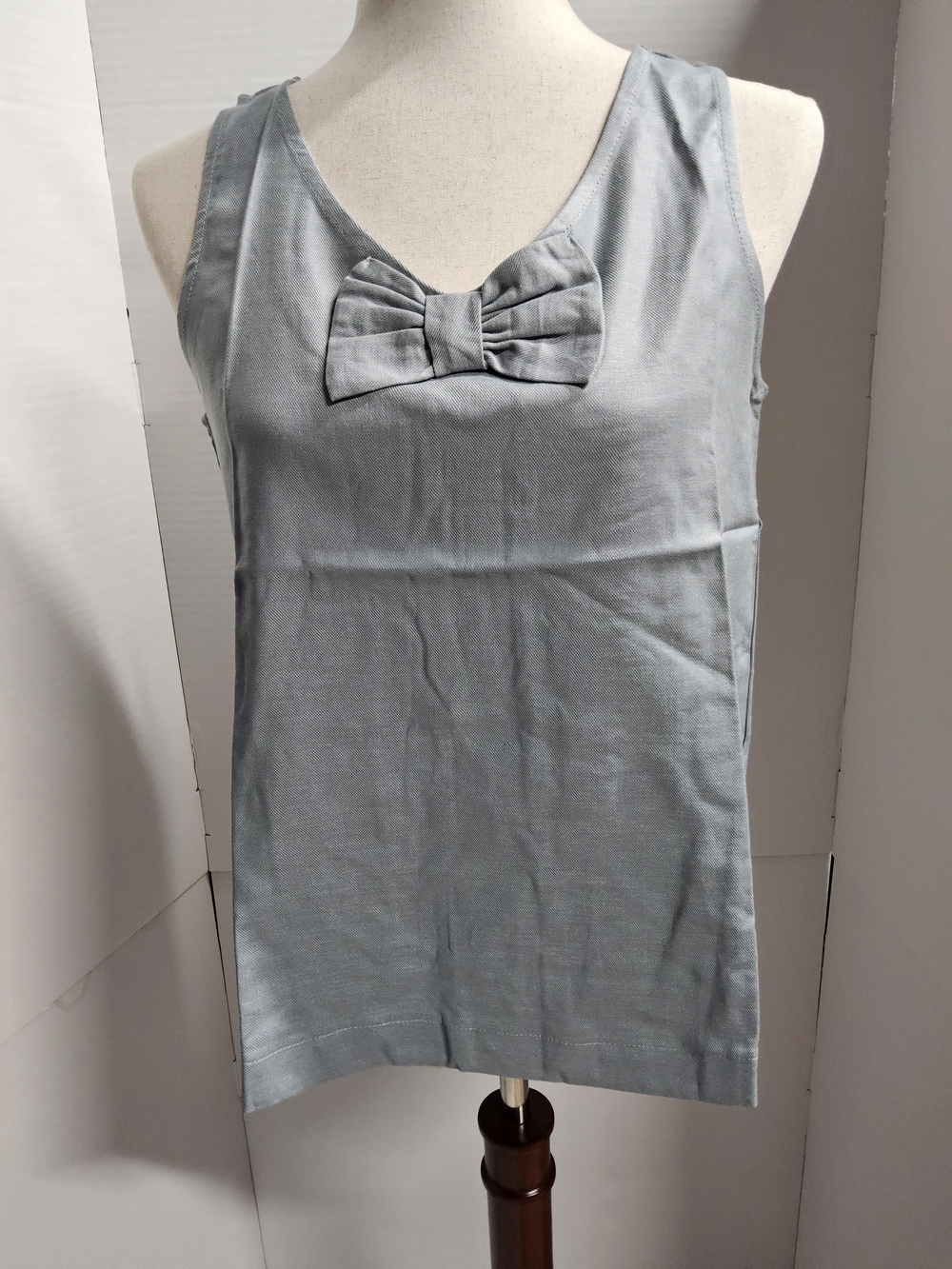 NWOT Size Sm Tulip B Women's Gray Sleeveless Top with Bow Accent